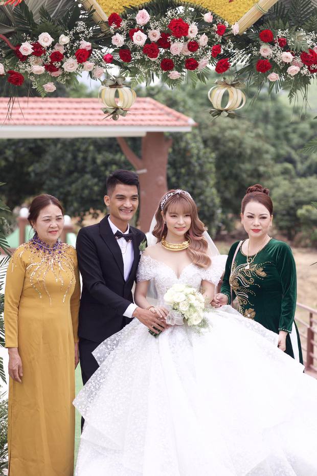 Lâm Vỹ Dạ và dàn sao dự đám cưới Mạc Văn Khoa ở Hải Dương - Ảnh 29.