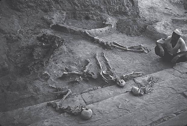 Phát hiện bộ đôi xác ướp ôm nhau 2.800 năm trong mộ cổ, nghiên cứu hài cốt hé lộ câu chuyện bất ngờ về tình yêu của người xưa - Ảnh 3.