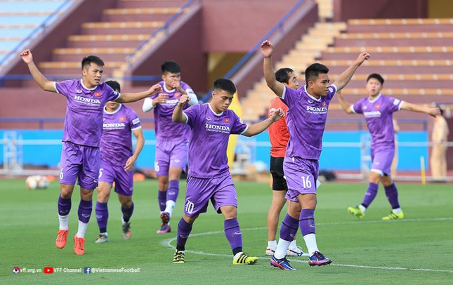 U23 Việt Nam tập buổi đầu tại Phú Thọ, thầy Park xốc lại tinh thần học trò - Ảnh 1.
