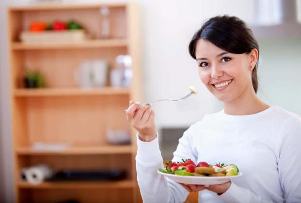 12 mẹo giúp bạn giữ thói quen ăn uống điều độ trong kỳ nghỉ lễ - Ảnh 3.