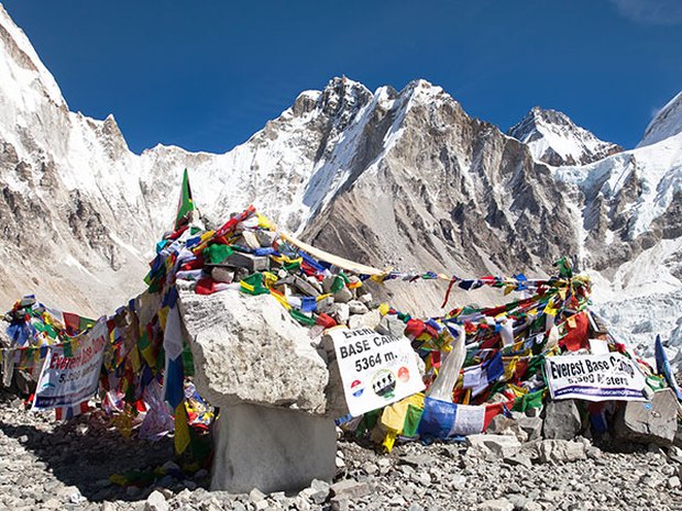 Thám hiểm Everest theo phong cách nhà giàu: 3 tỷ đồng ở khách sạn 5 sao, có quầy bar, tiệm bánh riêng, đắt đỏ nhưng người lên núi vẫn xếp hàng dài gây tắc nghẽn - Ảnh 3.