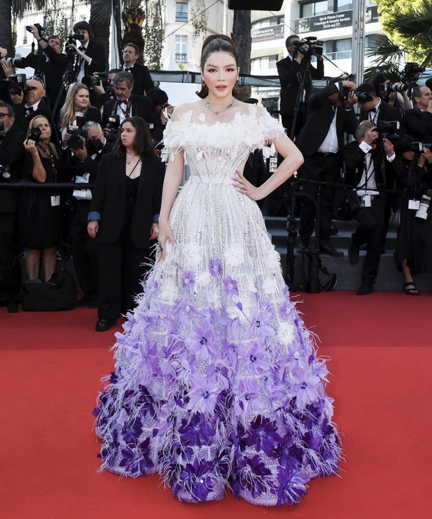 Ly Nha Ky wore 2.5 billion jewelry, appeared splendidly on the red carpet of Cannes Film Festival - Photo 1.