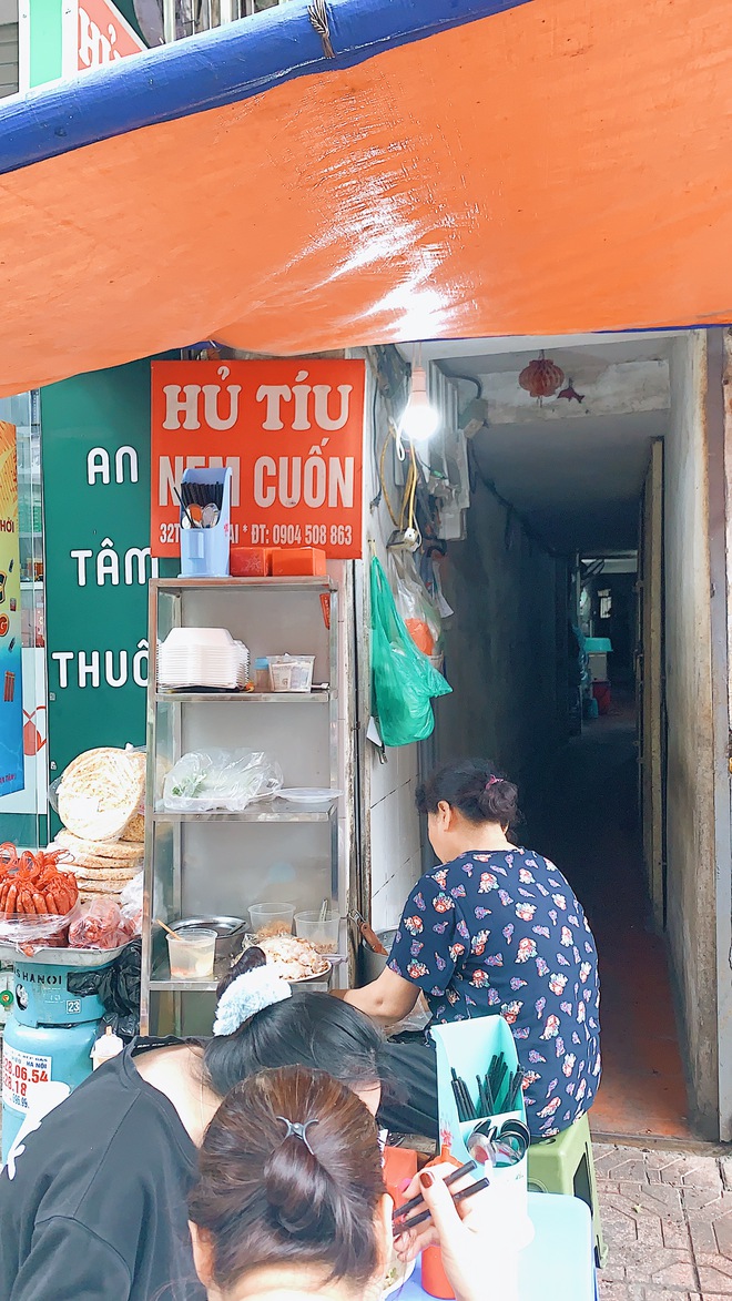 Hà Nội có 1 con phố dài chưa đến 400m nhưng hội tụ toàn hàng ăn nổi tiếng, ai sành ăn cũng đều biết tới - Ảnh 13.