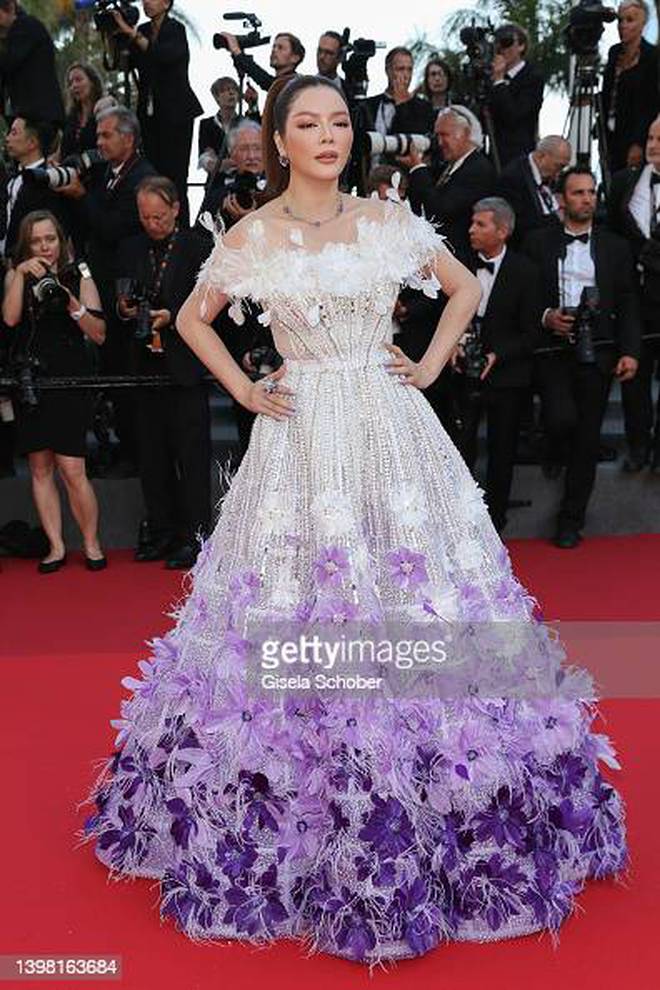 Ly Nha Ky wearing 2.5 billion jewelry, appeared gorgeously on the red carpet of Cannes Film Festival - Photo 8.