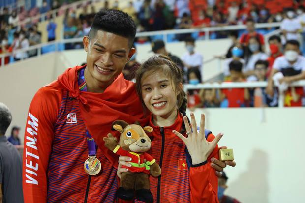 Những cặp đôi cùng chinh chiến tại SEA Games 31: Một đôi từng là thầy trò, có người cầu hôn ngay khi đạt HCV - Ảnh 10.