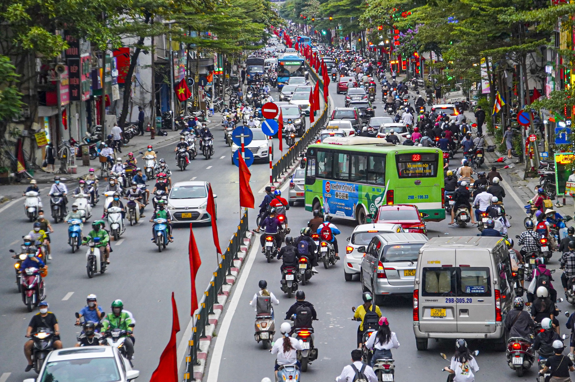 Hà Nội: Một thập kỷ hoàn thành 12 cây cầu vượt nhẹ trị giá hơn 3.000 tỷ đồng - Ảnh 6.