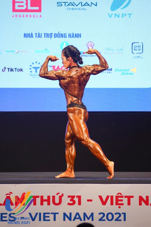 Athlete Dinh Kim Loan: A poor country girl who overcomes prejudice in pursuit of bodybuilding, won the world championship twice, but took 16 years to get the first SEA Games gold medal - Photo 2.