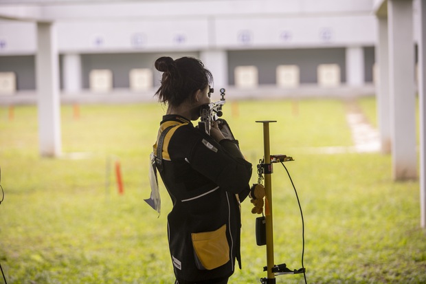  Nữ xạ thủ 18 tuổi lần đầu tham dự SEA Games: Trên trường bắn mạnh mẽ bao ngầu, nhan sắc ngoài đời xinh đẹp vạn người mê - Ảnh 3.