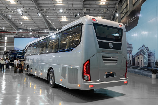 THACO ra mắt xe buýt Mercedes-Benz tại Việt Nam: 2 phiên bản, nhiều tiện nghi, bản cao nhất có hẳn nhà vệ sinh - Ảnh 4.