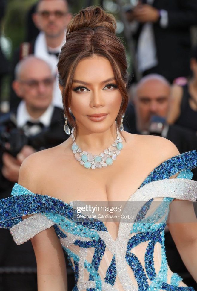 Lý Nhã Kỳ diện đầm khoe body nóng bỏng và đeo kim cương 6 tỷ đồng trong ngày 2 dự LHP Cannes - Ảnh 5.