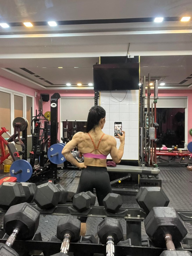 Athlete Dinh Kim Loan: A poor country girl who overcame prejudice in pursuit of bodybuilding, won the world championship twice, but took 16 years to get her first SEA Games gold medal - Photo 7.
