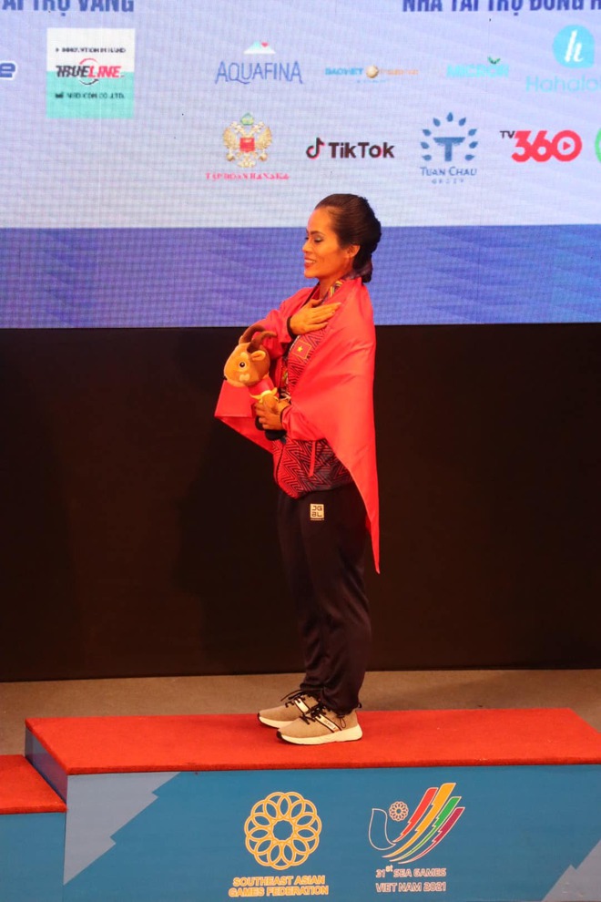 Athlete Dinh Kim Loan: A poor country girl who overcomes prejudice in pursuit of bodybuilding, 2 times world champion, but took 16 years to get her first SEA Games gold medal - Photo 10.