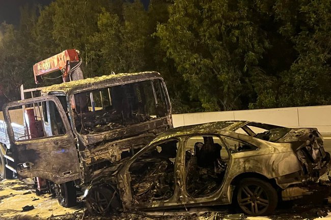 TP.HCM: Xe Audi bốc cháy trên đường, chưa xác định được danh tính 2 người tử vong trong xe - Ảnh 4.