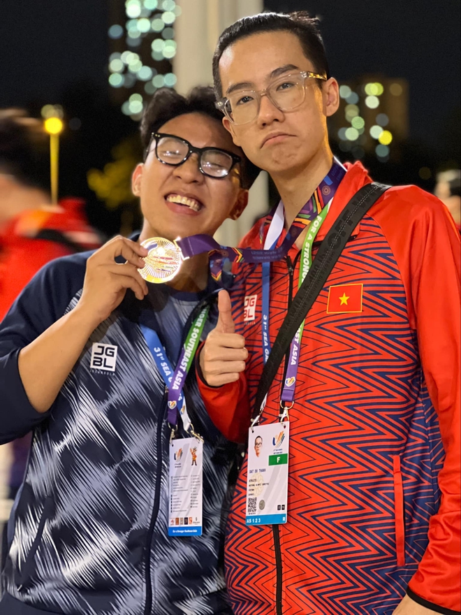 Nam sinh năm 4 làm trọng tài bộ môn Esports tại SEA Games 31: Mê game từ nhỏ, từng làm shipper để theo đuổi đam mê - Ảnh 11.