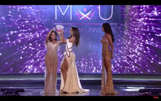 Chung kết Hoa hậu Mexico 2022 bị khán giả ném đá vì sự cố trao nhầm vương miện - Ảnh 2.