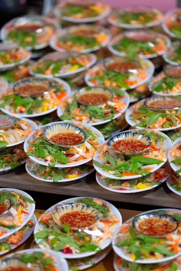 Lẩu cù lao - món đặc sản trong các tiệc cưới của người miền Tây giúp một quán ăn tại Sài Gòn hút hàng trăm lượt khách - Ảnh 3.