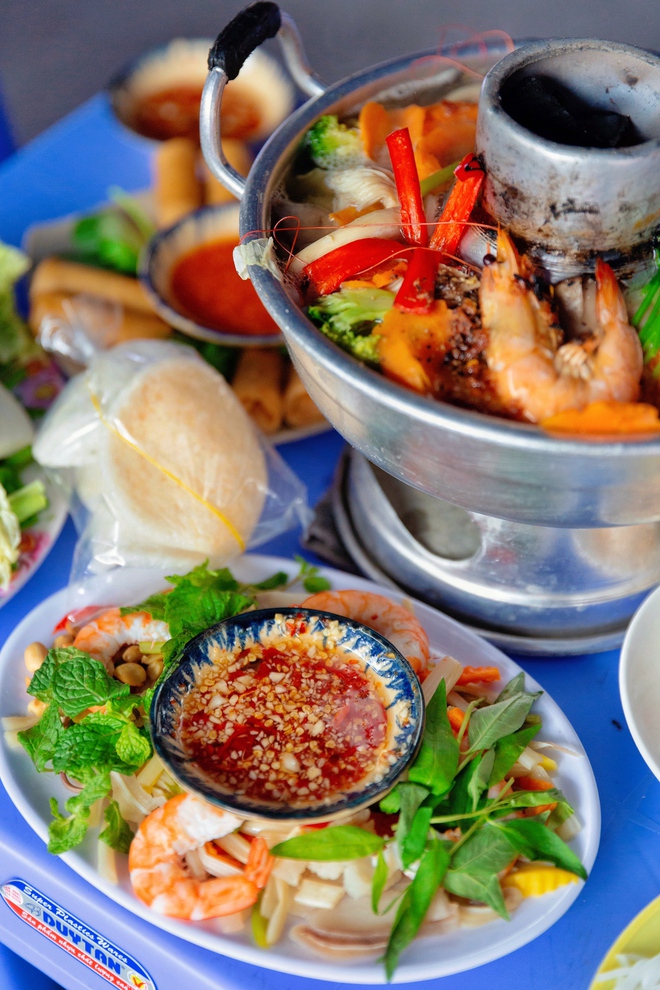 Lẩu cù lao - món đặc sản trong các tiệc cưới của người miền Tây giúp một quán ăn tại Sài Gòn hút hàng trăm lượt khách - Ảnh 14.