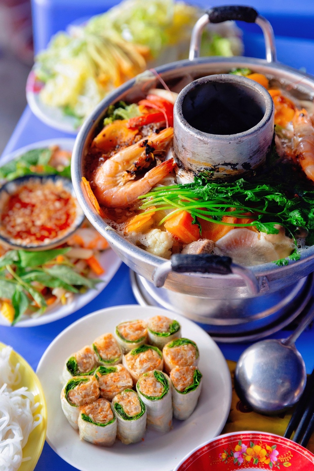 Lẩu cù lao - món đặc sản trong các tiệc cưới của người miền Tây giúp một quán ăn tại Sài Gòn hút hàng trăm lượt khách - Ảnh 17.