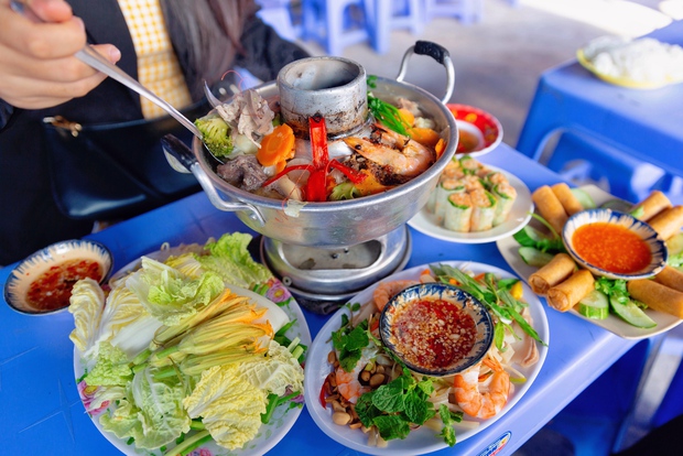 Lẩu cù lao - món đặc sản trong các tiệc cưới của người miền Tây giúp một quán ăn tại Sài Gòn hút hàng trăm lượt khách - Ảnh 18.