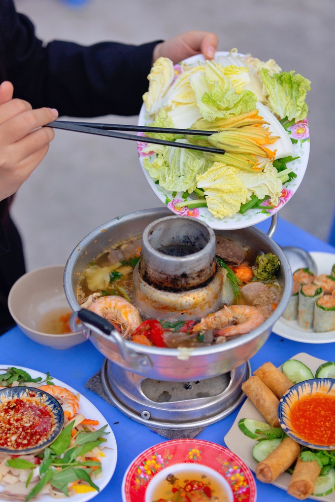 Lẩu cù lao - món đặc sản trong các tiệc cưới của người miền Tây giúp một quán ăn tại Sài Gòn hút hàng trăm lượt khách - Ảnh 20.