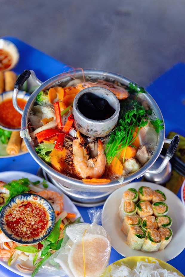 Lẩu cù lao - món đặc sản trong các tiệc cưới của người miền Tây giúp một quán ăn tại Sài Gòn hút hàng trăm lượt khách - Ảnh 23.