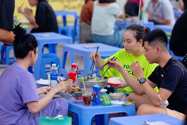 Lẩu cù lao - món đặc sản trong các tiệc cưới của người miền Tây giúp một quán ăn tại Sài Gòn hút hàng trăm lượt khách - Ảnh 25.