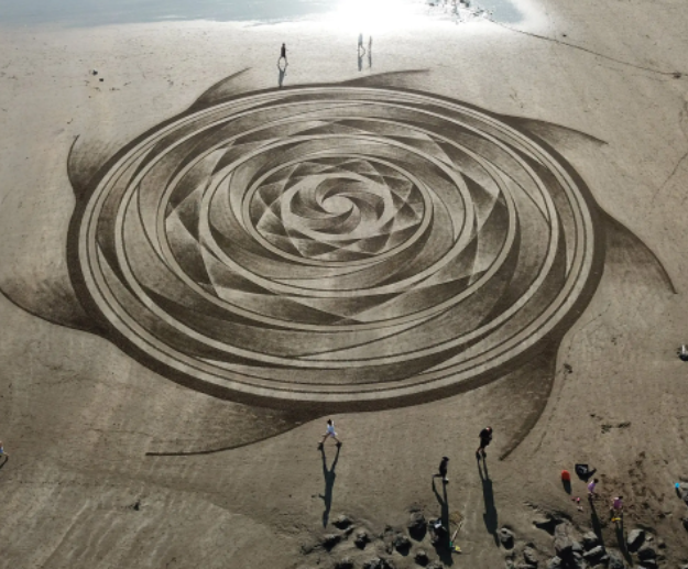 Phù thuỷ cát đam mê sáng tạo nhiều tranh đẹp trên các bãi biển - Ảnh 5.