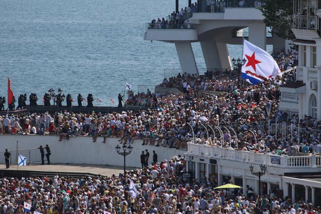 Nga tính huỷ duyệt binh hải quân ở Crimea vì xung đột Ukraine - Ảnh 1.