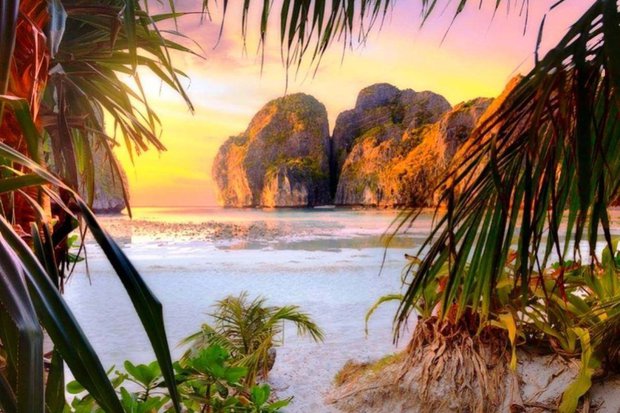 Bãi biển đẹp nhất Thái Lan: Nổi tiếng nhờ phim của Leonardo DiCaprio, từng đón 5.000 lượt tham quan/ngày nhưng du khách bị cấm làm 1 điều này - Ảnh 1.
