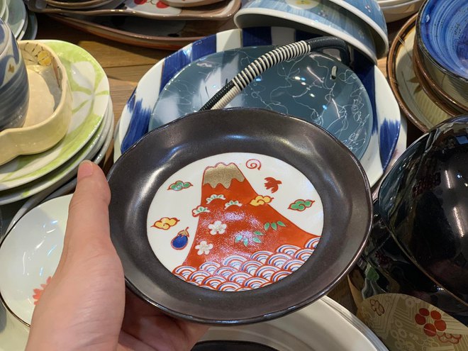 Visit 4 Hanoi pottery shops, discover a series of beautiful and luxurious items with aristocratic qualities, priced from only 50,000 VND - Photo 8.