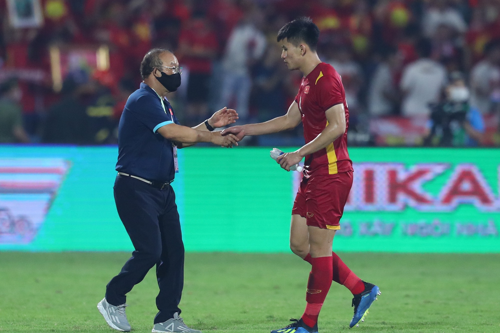 HLV Park kh&oacute;c v&igrave; x&uacute;c động, từ chối lời mời dự sự kiện đặc biệt tại H&agrave;n Quốc - Ảnh 1.