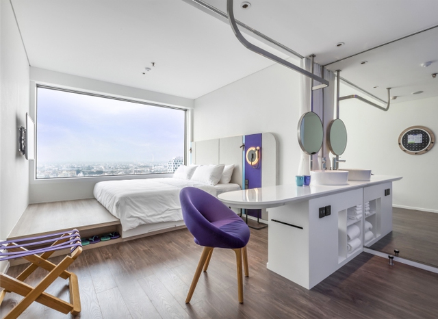   Inside the first non-receptionist hotel chain in Vietnam: Room 15m2 but with panoramic view window, sound, light customized according to mood - Photo 7.