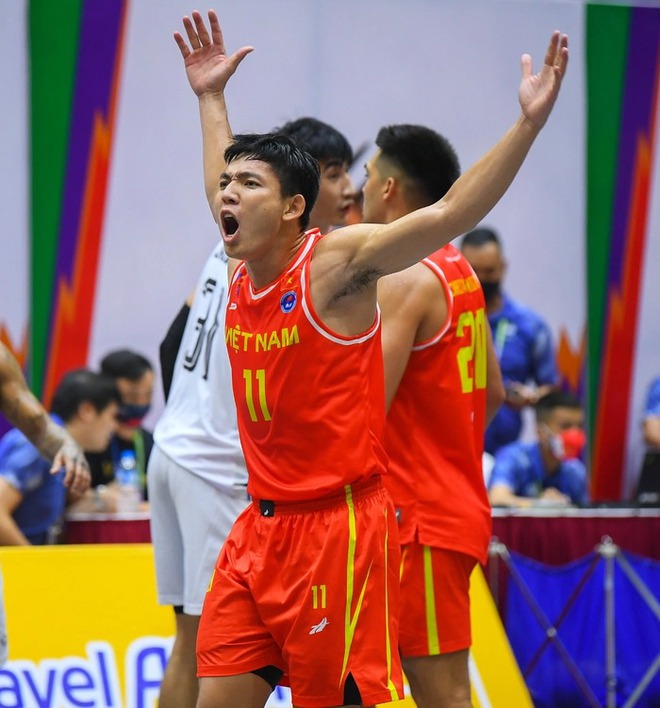 Vo Kim Ban - from the boy who used a coconut tree to make a basketball pole to the jewel of the Vietnamese basketball village - Photo 1.