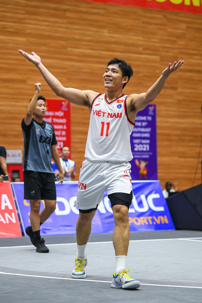 Vo Kim Ban - from the boy who used a coconut tree as a basketball pole to the jewel of the Vietnamese basketball village - Photo 2.