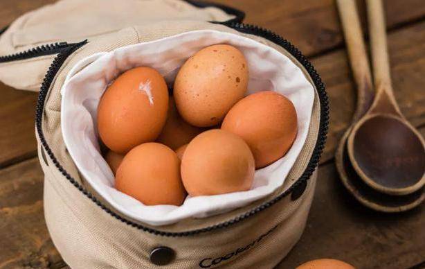 2 sai lầm khi luộc trứng gà có thể gây ngộ độc, nhiều gia đình Việt cũng mắc phải - Ảnh 1.