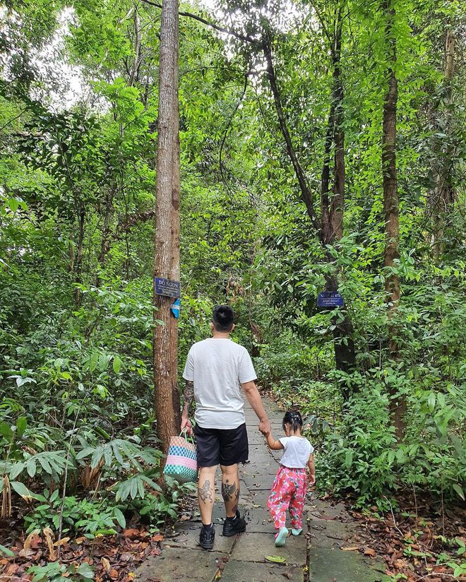 After going up the mountain, into the sea, I went to the primeval forest to explore, go to the floating village to row a boat right next to Ho Chi Minh City - Photo 12.