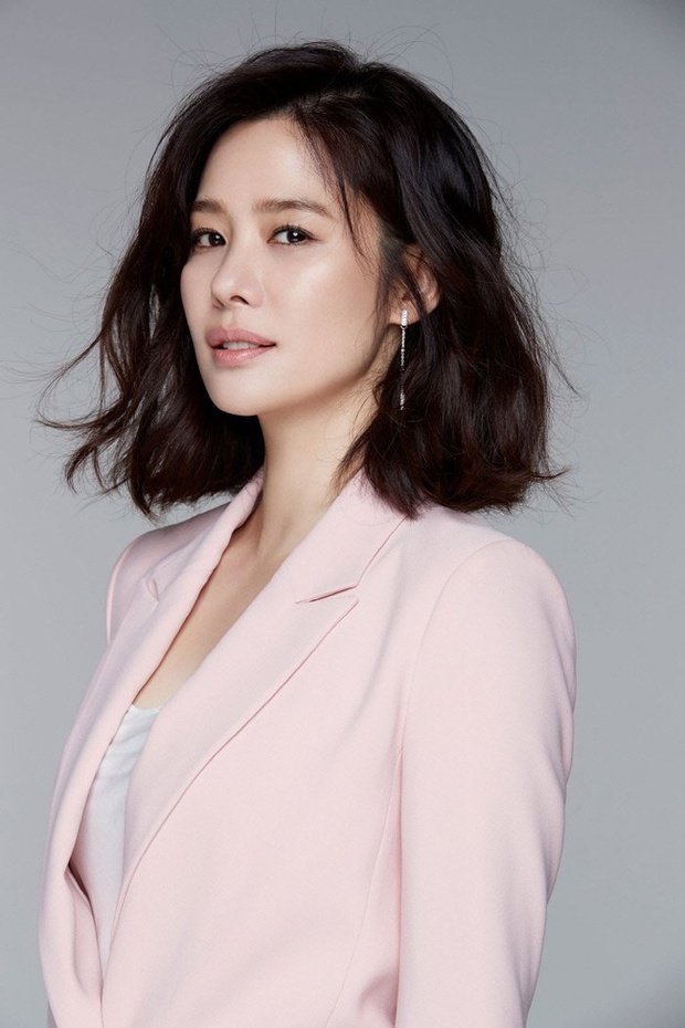 Song Hye Kyo and Son Ye Jin suddenly dropped in the Top 10 most beautiful Korean beauties of all time, losing even to their 10-year-old juniors - Photo 2.