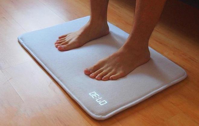 The alarm mat is mandatory to get out of bed, anyone who sleeps in will definitely need it!  - Photo 4.