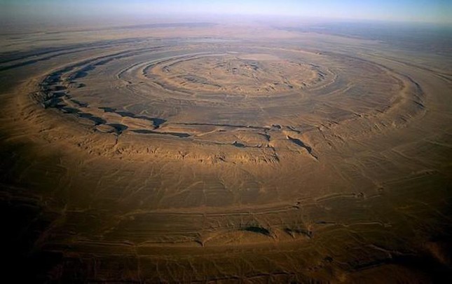 Con mắt khổng lồ giữa sa mạc Sahara, bí ẩn chưa có lời giải - Ảnh 5.