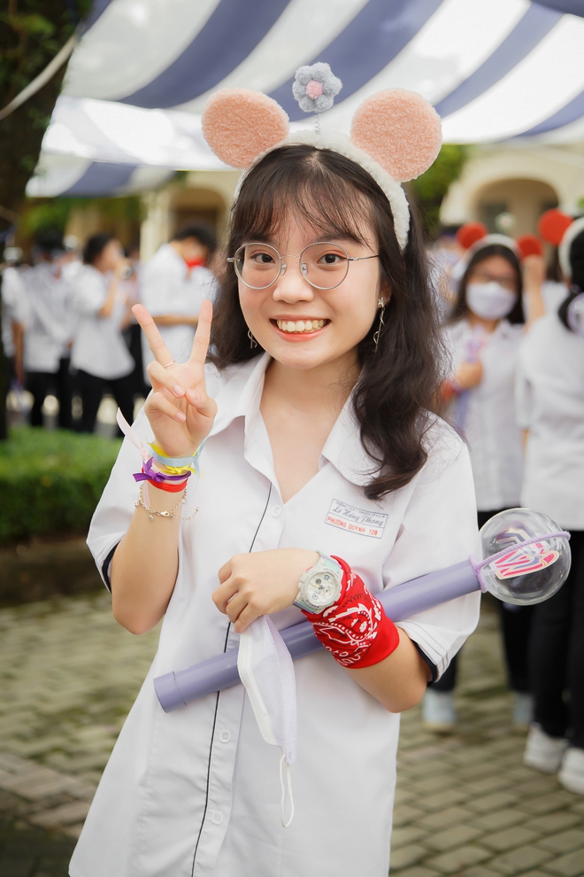 Dàn nữ sinh gây thương nhớ tại lễ ra trường của chuyên Lê Hồng Phong (TP.HCM): Ai cũng xinh quá trời! - Ảnh 5.