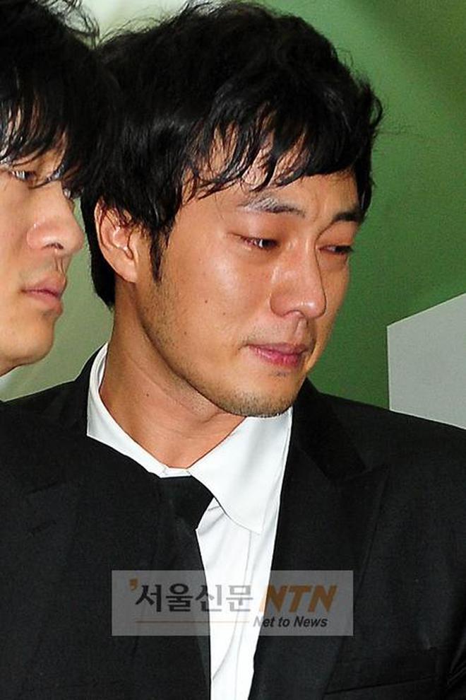 Chàng Park Chul Woong của Giày Thủy Tinh: U50 nên duyên với vợ trẻ nhờ Son Ye Jin, luôn đau đáu về bạn thân Park Yong Ha - Ảnh 6.