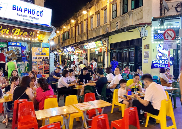   Hanoi draft beer shop 