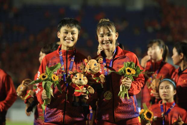 Nhà vô địch SEA Games 31: Chương Thị Kiều lội bùn, tay không bắt cá ở quê - Ảnh 3.