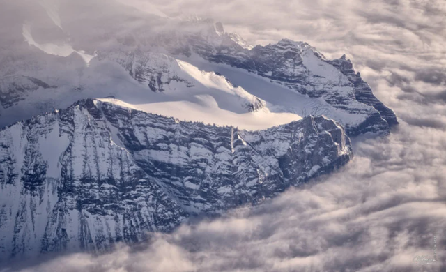 Taking photos from an airplane can be done by anyone, but to be beautiful, you must definitely pay attention to these factors - Photo 10.