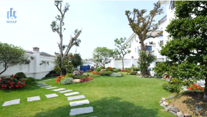 Cho&aacute;ng ngợp biệt thự hoa lan Năm C&aacute;nh Trắng Kinh Bắc rộng 1.000m2 nổi tiếng tại Bắc Ninh - Ảnh 3.