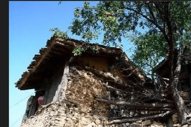 The village located at the bottom of the well is known as a fairyland: Once isolated from the outside for hundreds of years, it has now become a tourist attraction - Photo 2.