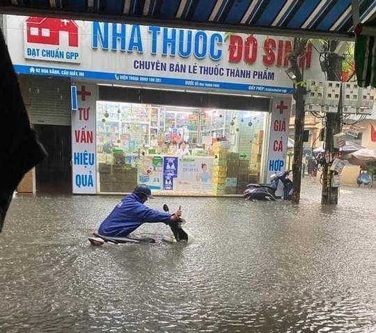 Bộ trưởng Trần Hồng Hà: Trận mưa lớn ở Hà Nội chiều 29-5 không có hạ tầng nào chịu được - Ảnh 2.