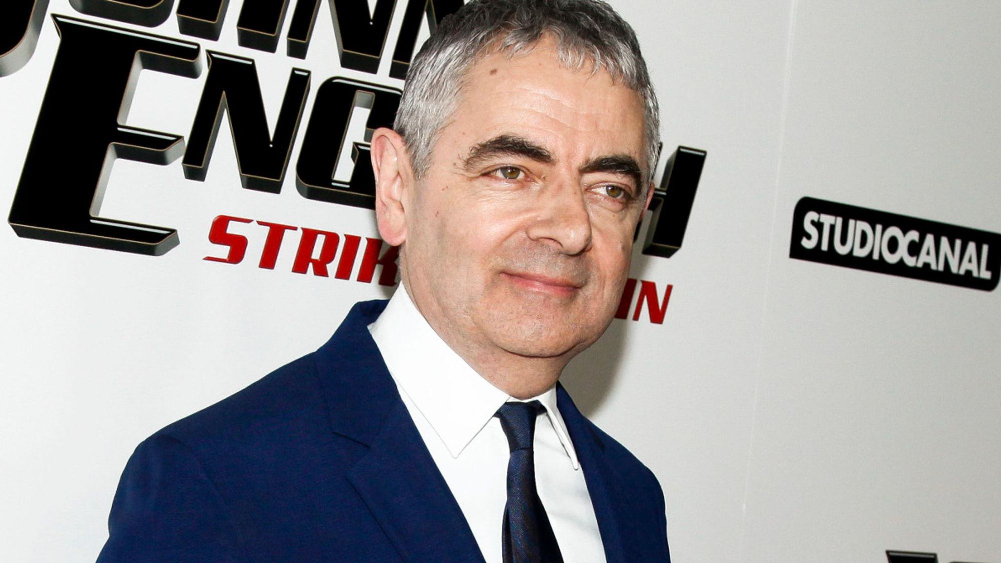 Vua hài Mr. Bean" Rowan Atkinson: Vứt bỏ hôn nhân hơn nửa đời người trong  vòng 65 giây, để đi theo tiếng gọi tình yêu