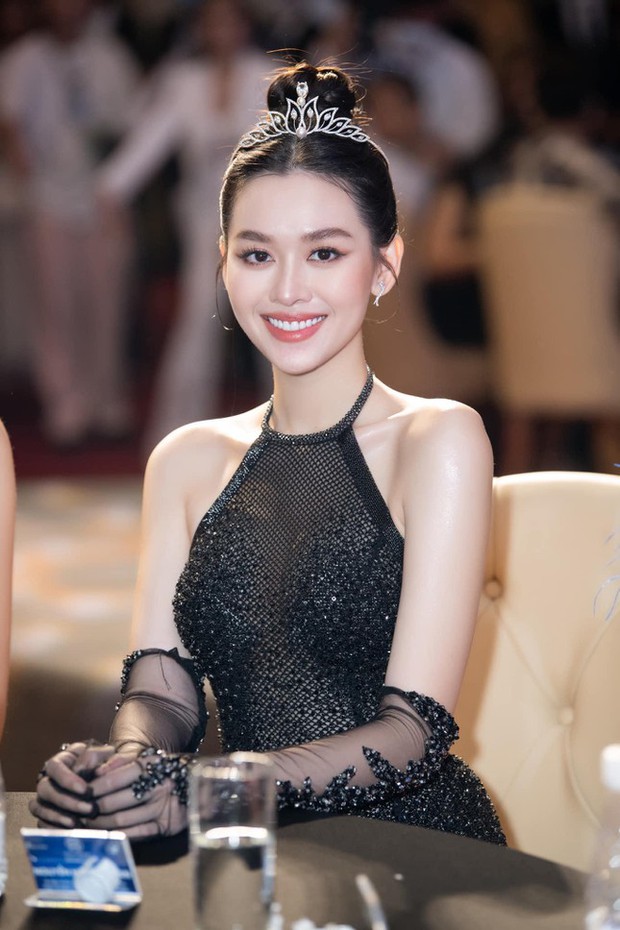 Top 3 Miss World VN 2019: Lương Thùy Linh - Kiều Loan được săn đón, Tường San một con vẫn đẹp mê hồn - Ảnh 10.