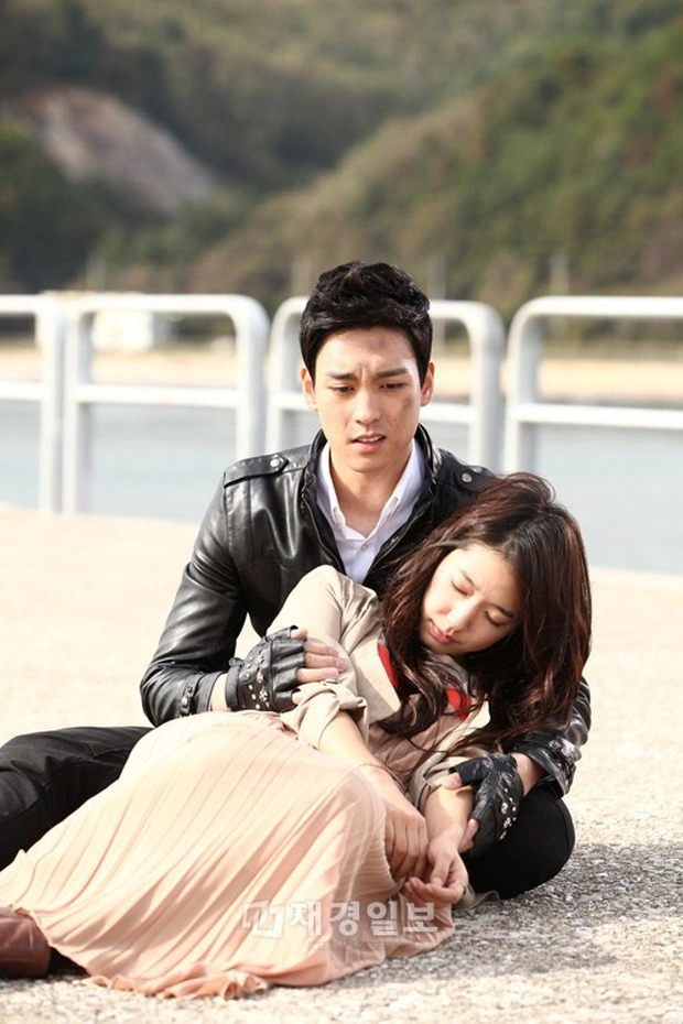 Park Shin Hye hạ sinh con đầu lòng cho tài tử Choi Tae Joon hôm nay - Ảnh 2.